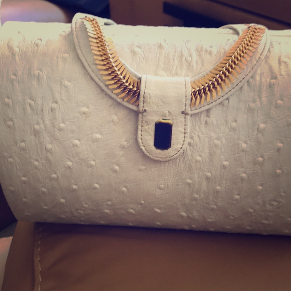 White ostrich handbag🌺